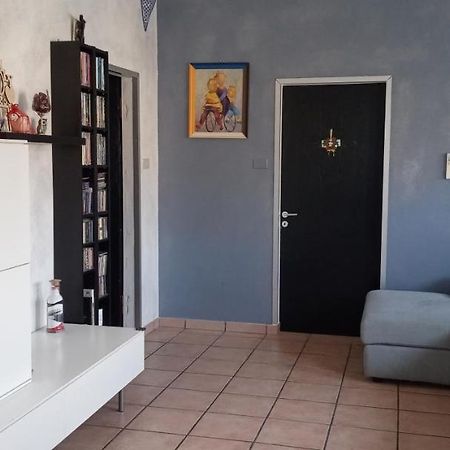 Locazione Mimosa Con Giardino Ostellato Exterior foto