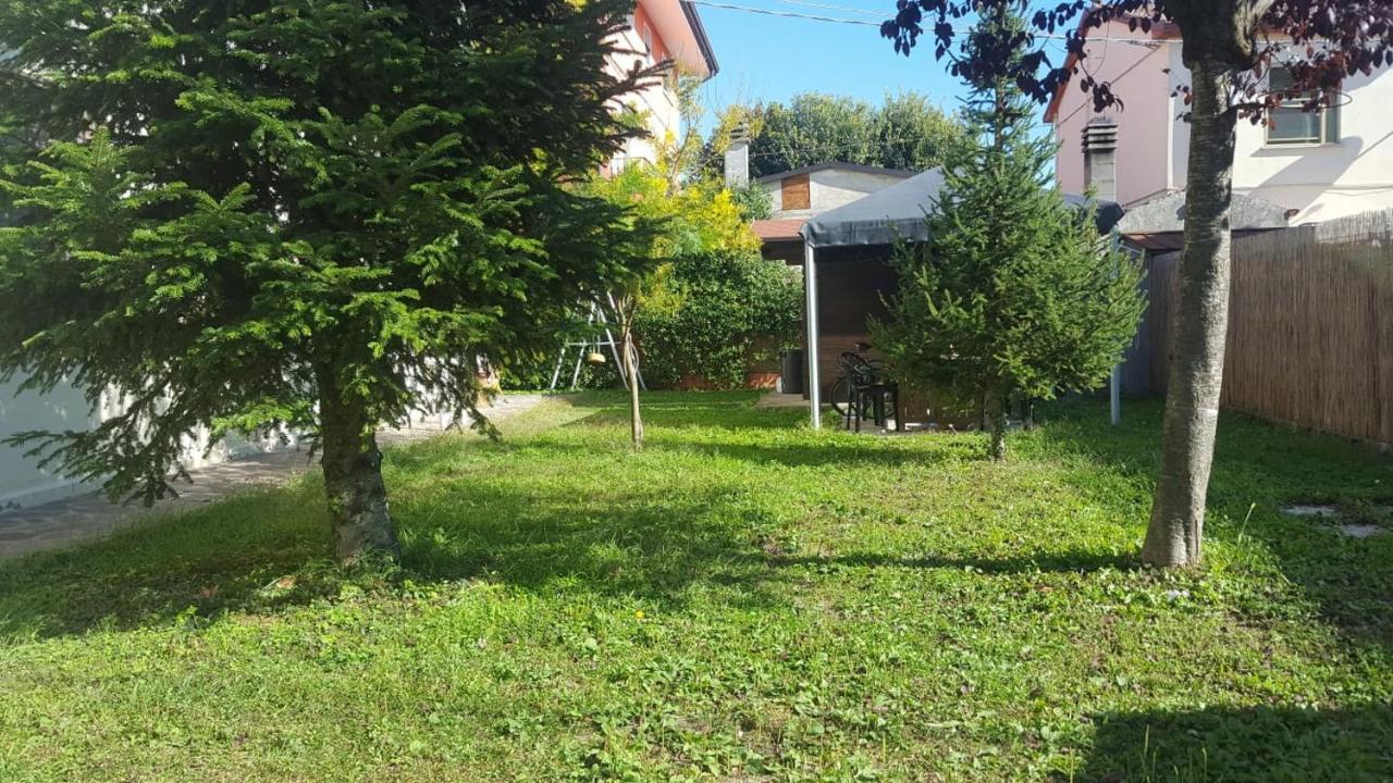 Locazione Mimosa Con Giardino Ostellato Exterior foto
